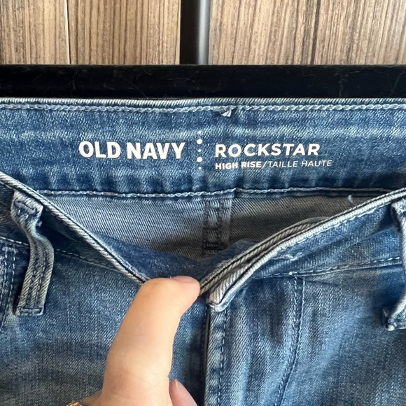 Old Navy Rockstar High Rise Fray Hem Jeans 4 - Picture 3 of 5